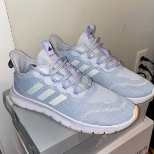 Adidas womens size 7 1/2